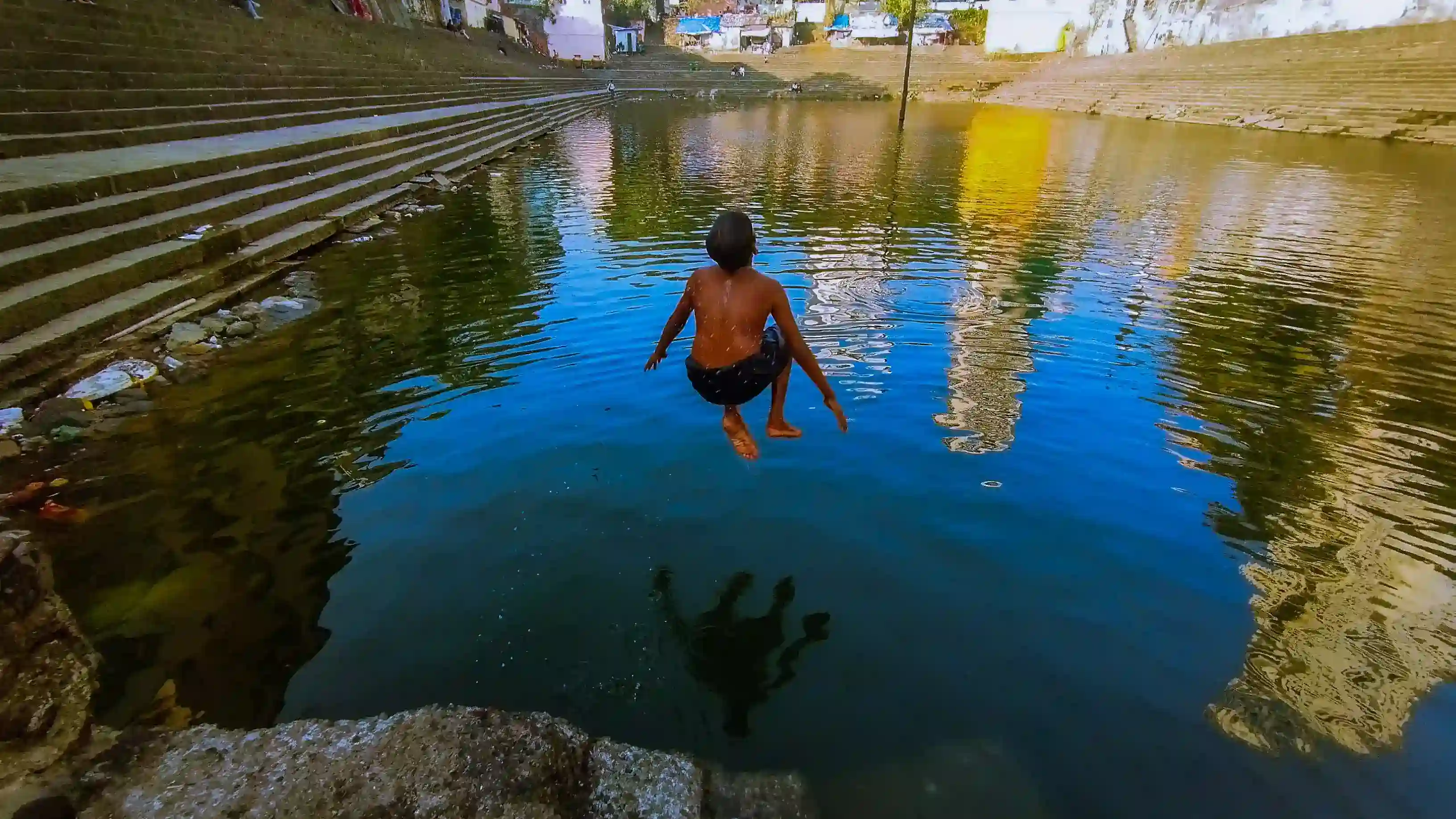 Daily rituals at Banganga